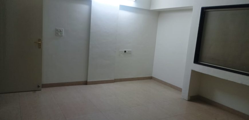 4 BHK SPACIOUS APARTMENT FOR SALE AT ANAND PARK, AUNDH, PUNE.